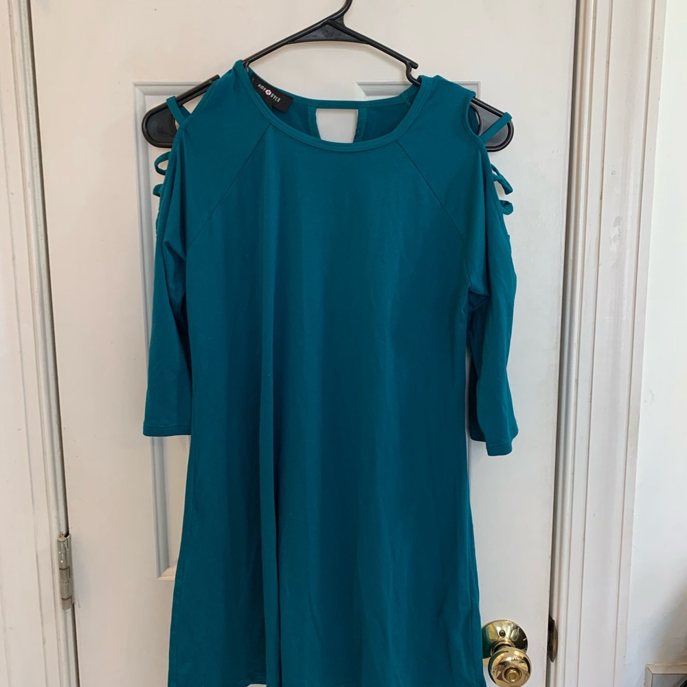 Amy Byer top